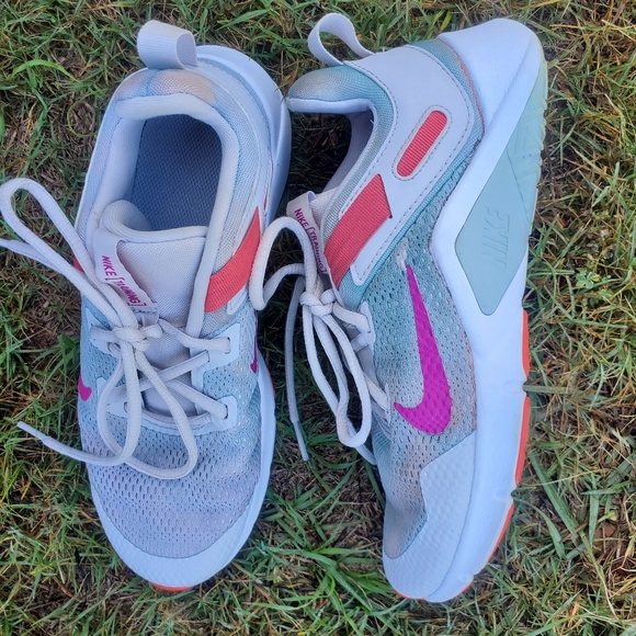 Nike Legend Essential Vast Grey/Fire Pink CD0212-005 Women's Woman’s size 6.5 - Picture 2 of 7